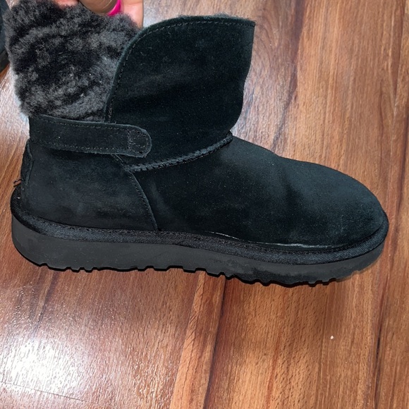 Worned Uggs - Picture 12 of 13